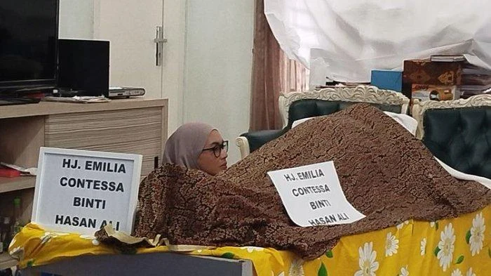 Alasan Denada Absen? Fakta Pemakaman Emilia Contessa Terbaru