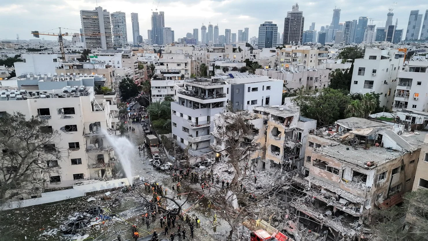 Iran Dibombardir AS dan Israel, Depot Minyak Teheran Membara!