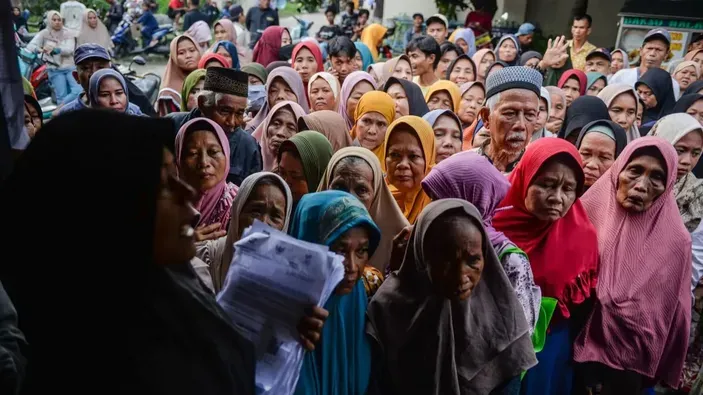 Sanksi Bansos: KPM Judi Online Dicoret dari Daftar Penerima!