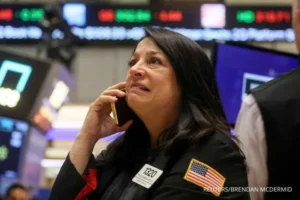 Wall Street Melemah: Investor Cemas Perang Timur Tengah!