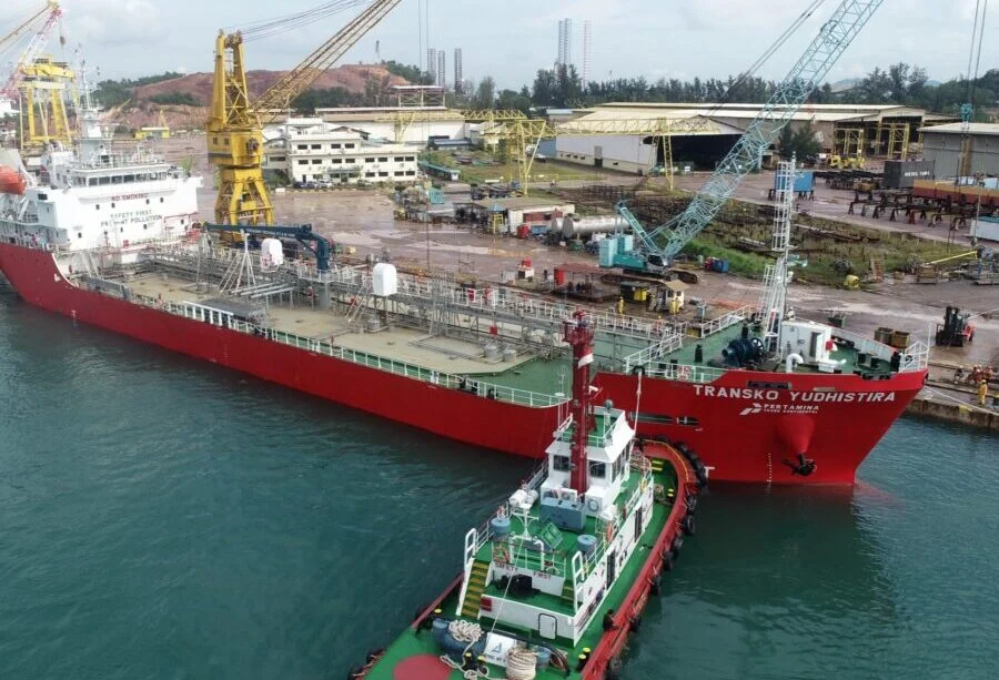 Armada Kapal Pertamina: Jaga Pasokan Energi Nusantara!