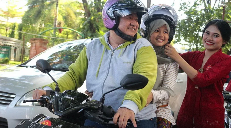 Cari aman bonceng anak saat berkendara motor terbaru 2026