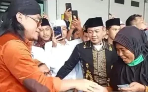 Haji Her Disambut Warga Pamekasan Usai Diperiksa KPK