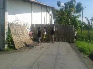 TPS Liar Disegel: Sampah Depok-Tangsel Resahkan Warga!